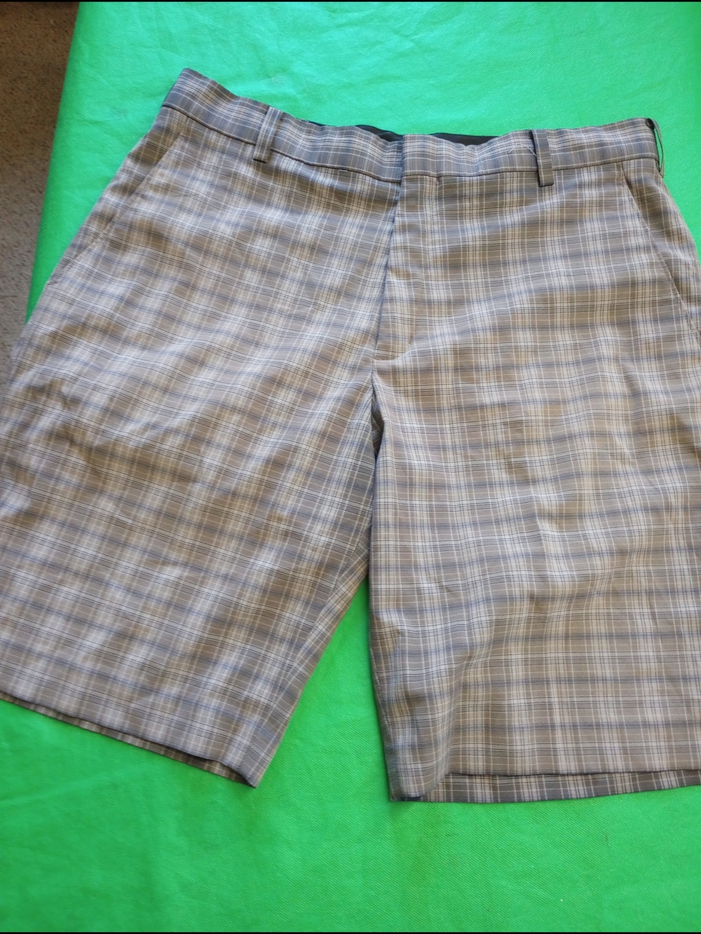 Tiger Woods Collection Men's Plaid Performance Golf Shorts Gray/Blue Size 34